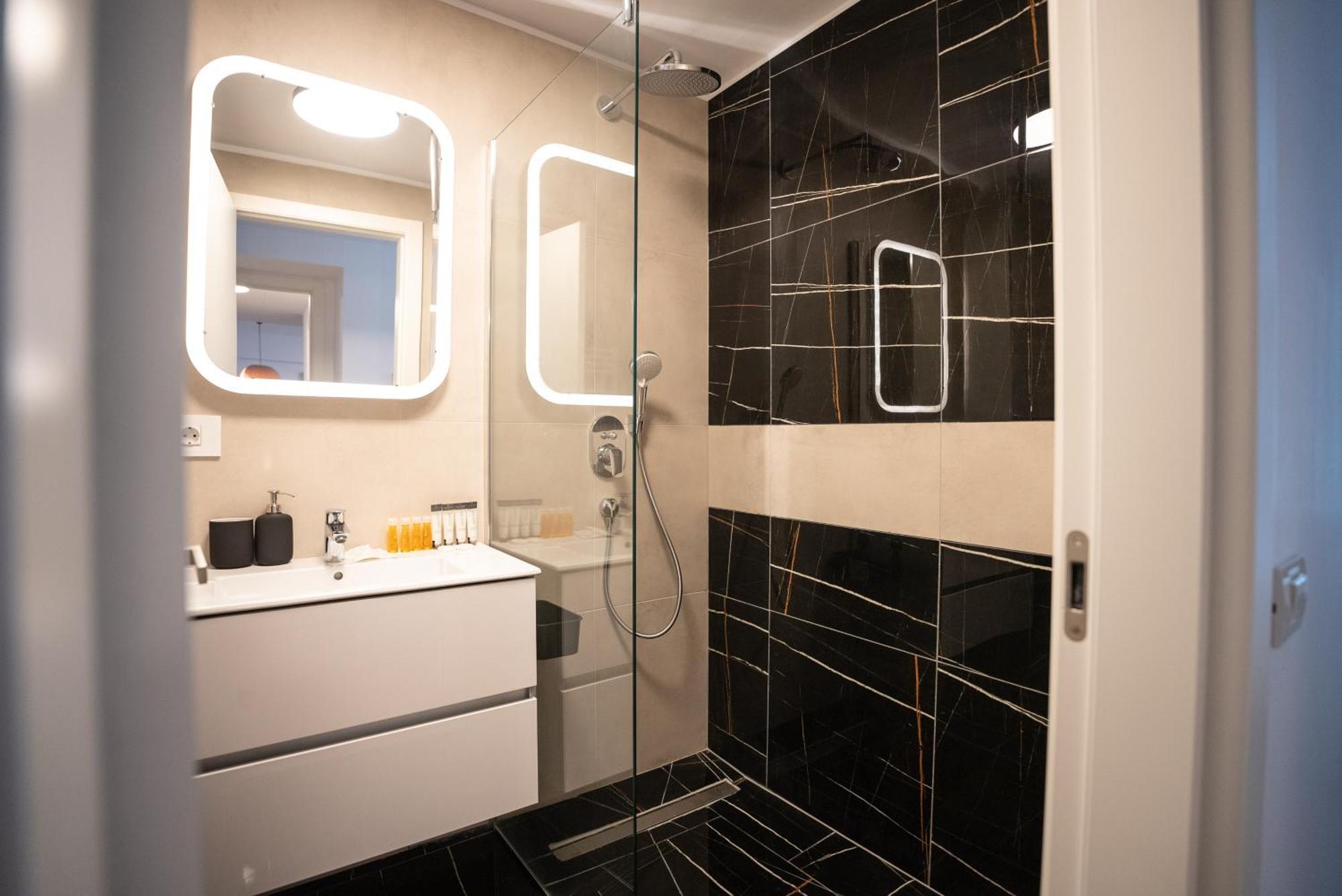 The Level Sanctuary: Free Parking & Netflix Apartment Bucharest Exterior photo